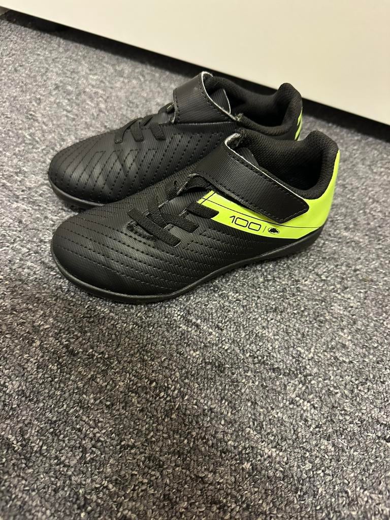Voetbalschoenen kind maatje 27, Sport en Fitness, Voetbal, Maat XS of kleiner, Ophalen, Zo goed als nieuw, Schoenen