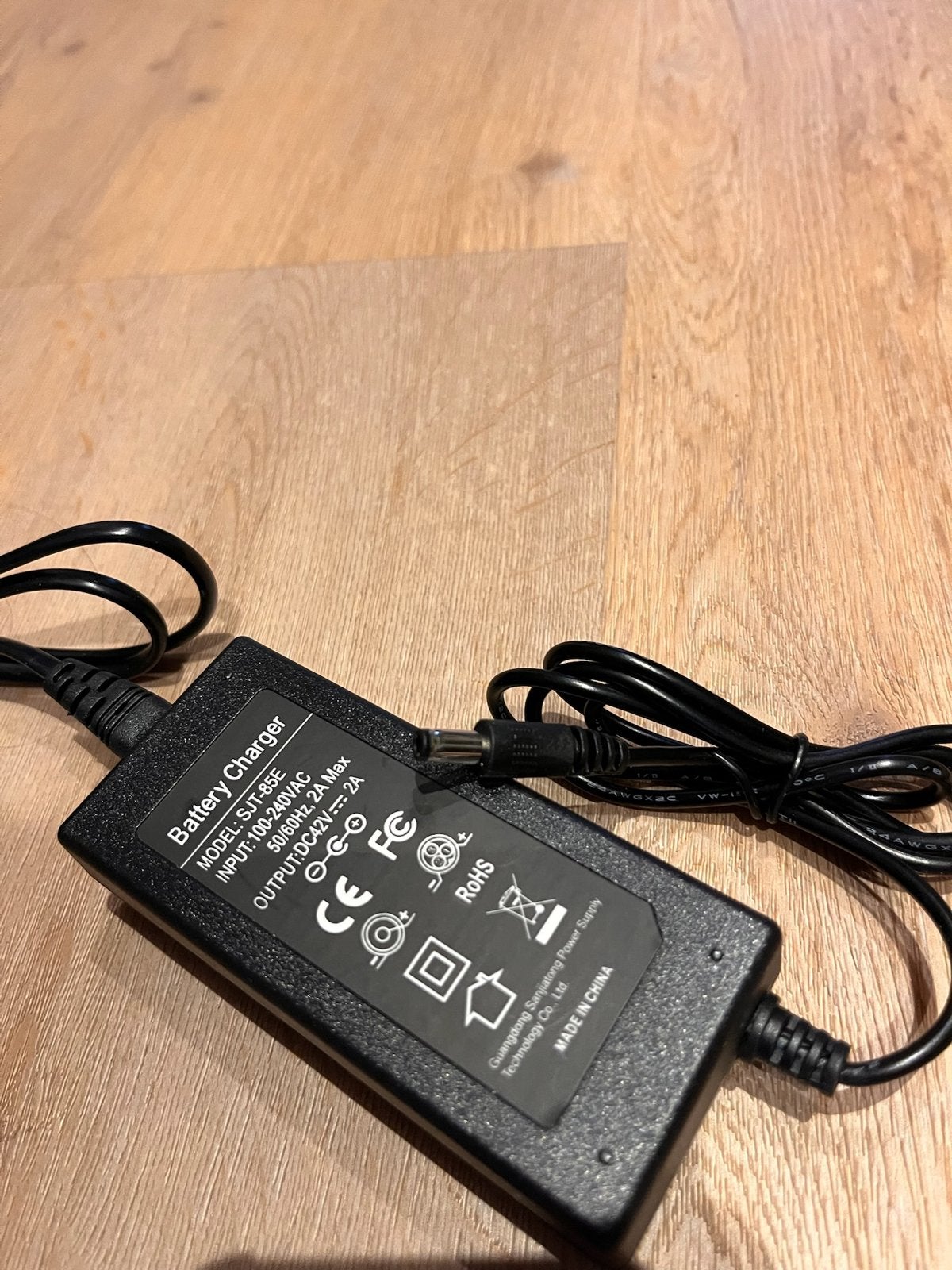 Batterijlader 42V 2A, voor diverse apparaten, Universeel, Gebruikt, Adapter, Ophalen of Verzenden