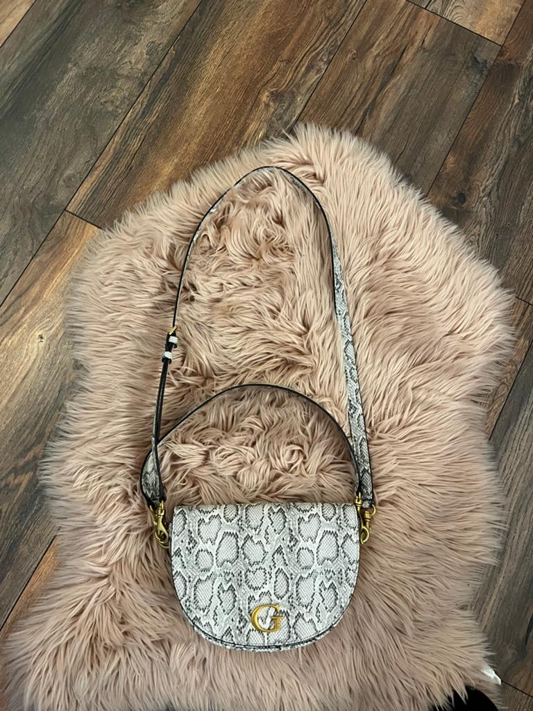 Guess tas met slangenprint - zo goed als nieuw, Ophalen of Verzenden, Zo goed als nieuw, Zwart, Handtas