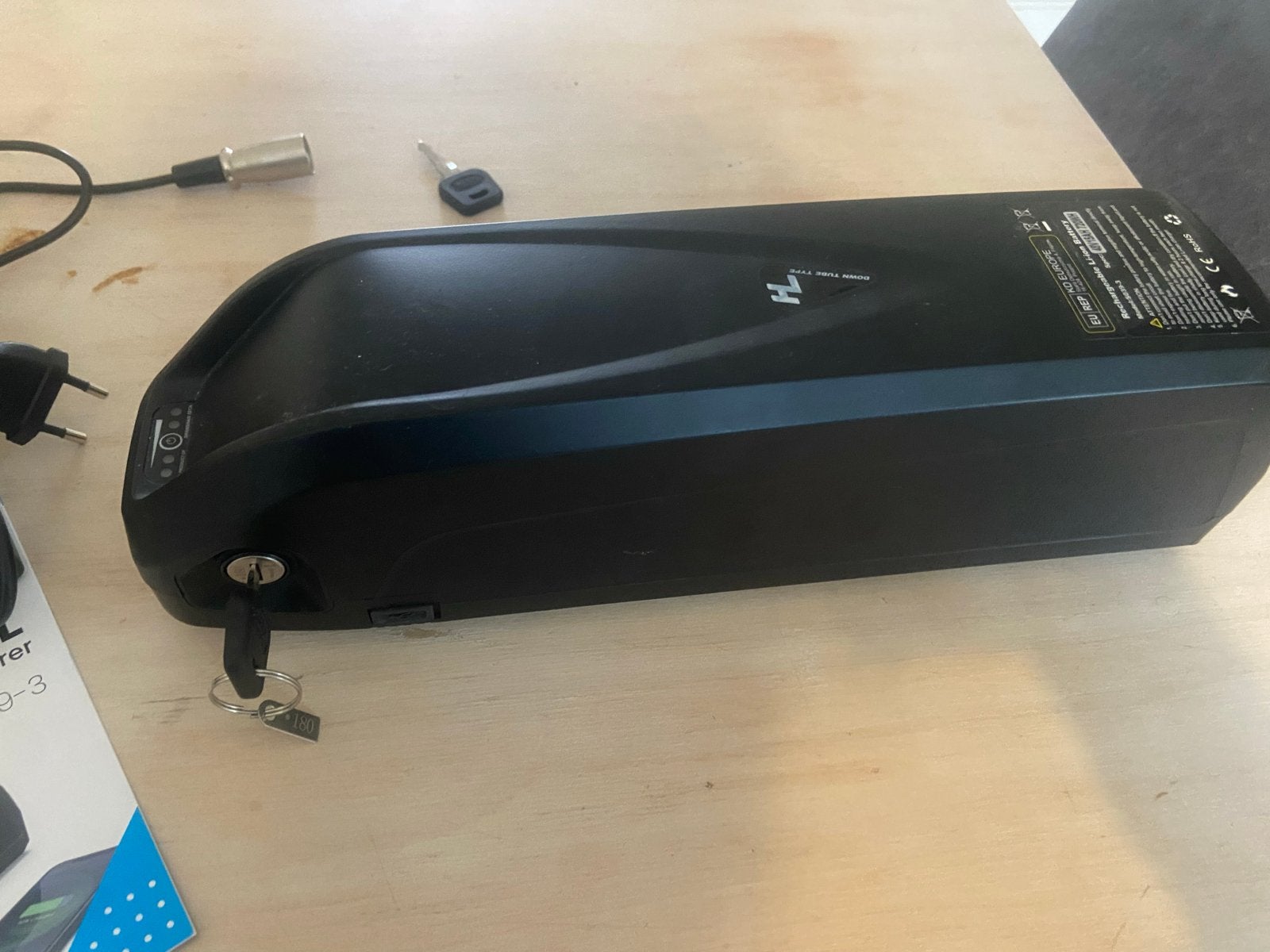 E-bike accu 48V 15Ah 720Wh met lader en sleutels, Zo goed als nieuw