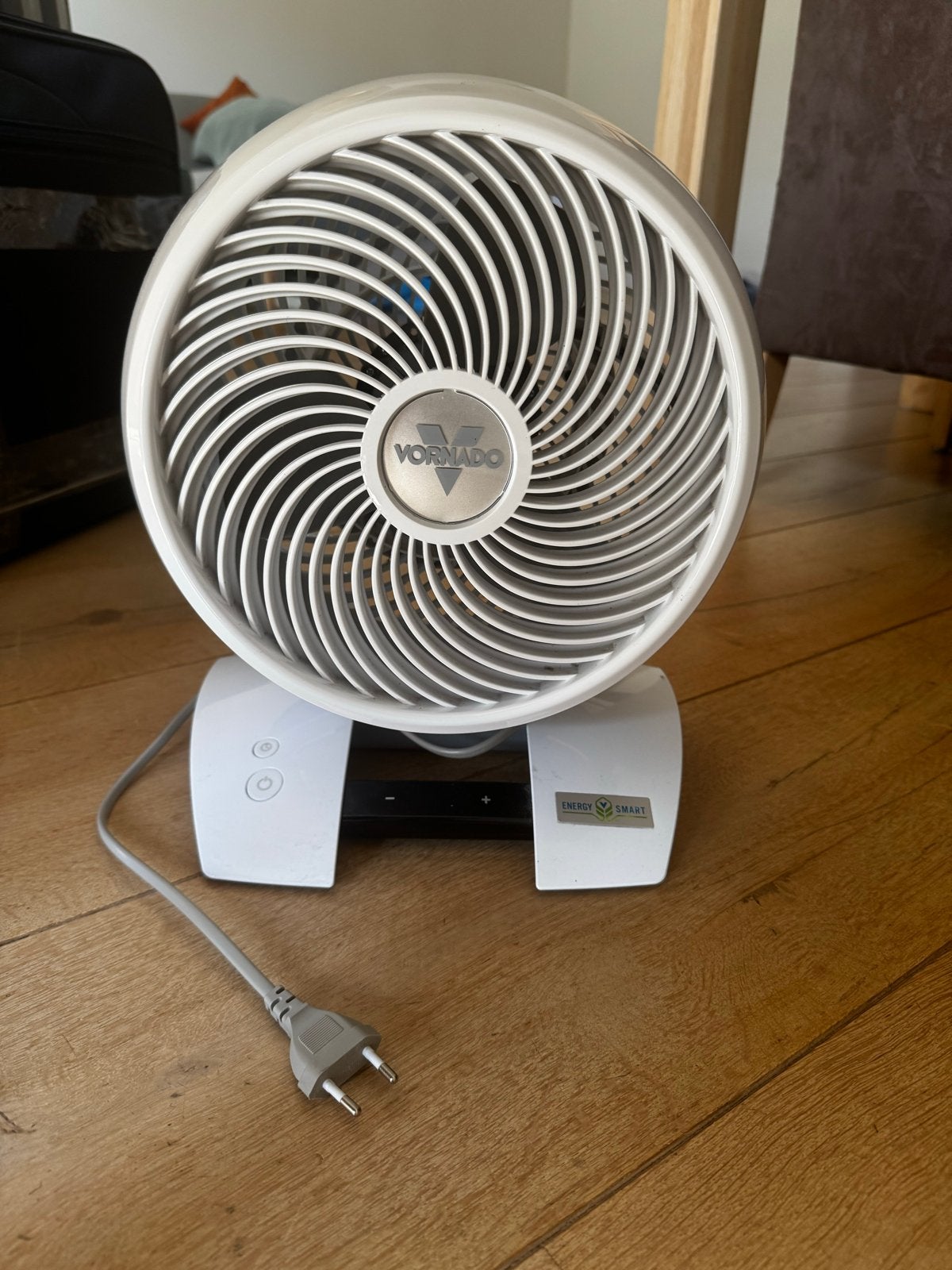 Vornado 6303DC Energy Smart floor fan, Ophalen, Ventilator met afstandsbediening, Zo goed als nieuw, Vloerventilator