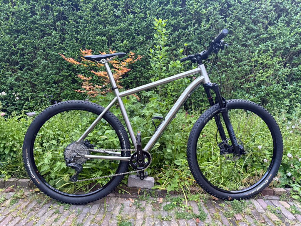 Gilbertson inferno xl titanium met nieuwe Judy gold, Fietsen en Brommers, Hardtail, Heren, Zo goed als nieuw, Schijfrem