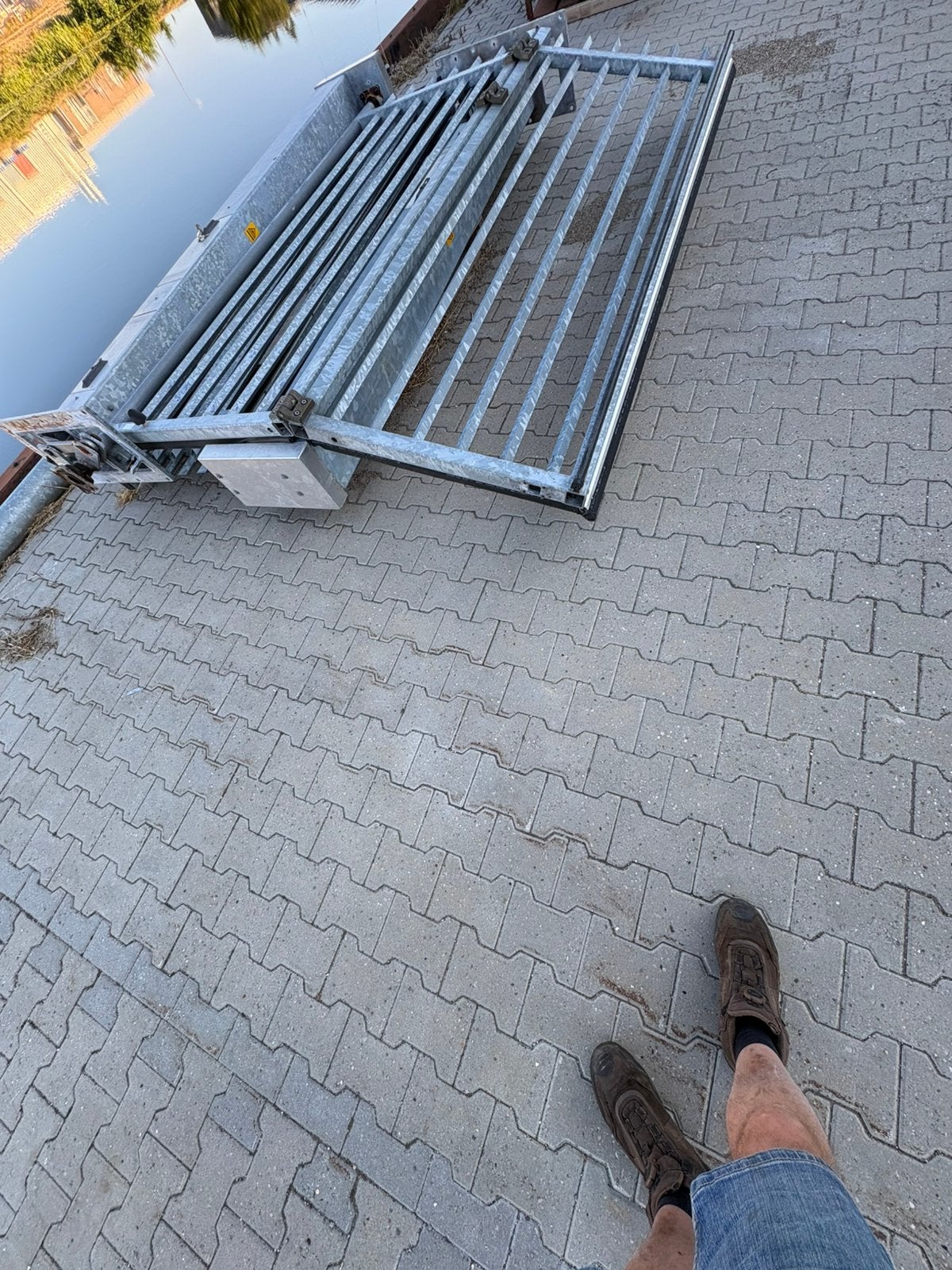 Heras elektrisch schaarhek / vouwpoort – ca. 4,40 x 3 m, Tuin en Terras, Tuinhekken en Hekwerk, Ophalen, Gebruikt, IJzer, Spijlenhekwerk