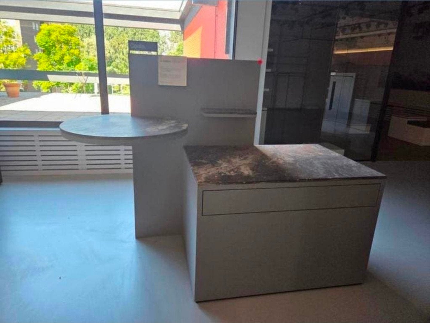 Kasten met marmer bladen verschillende kleuren, Ophalen of Verzenden