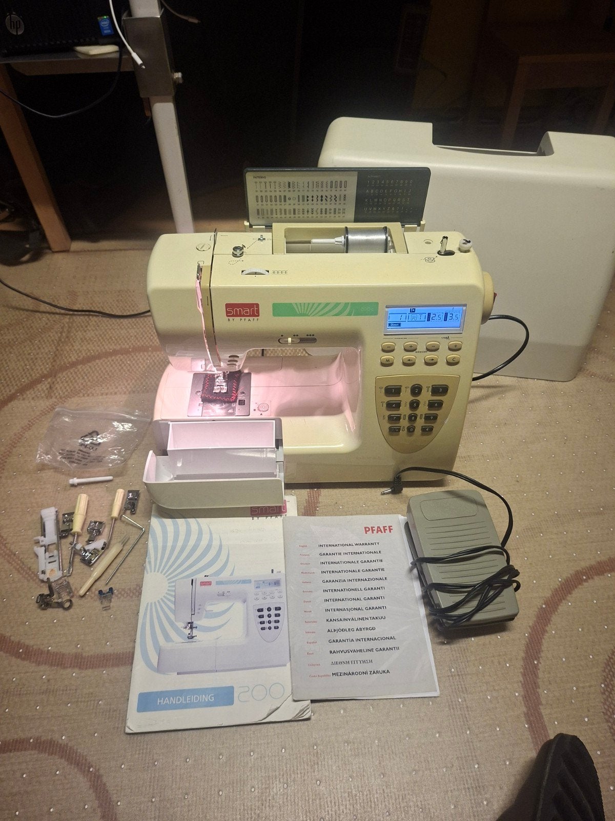 Pfaff Smart 200C Naaimachine met accessoires, Ophalen, Gebruikt, Naaimachine, Pfaff