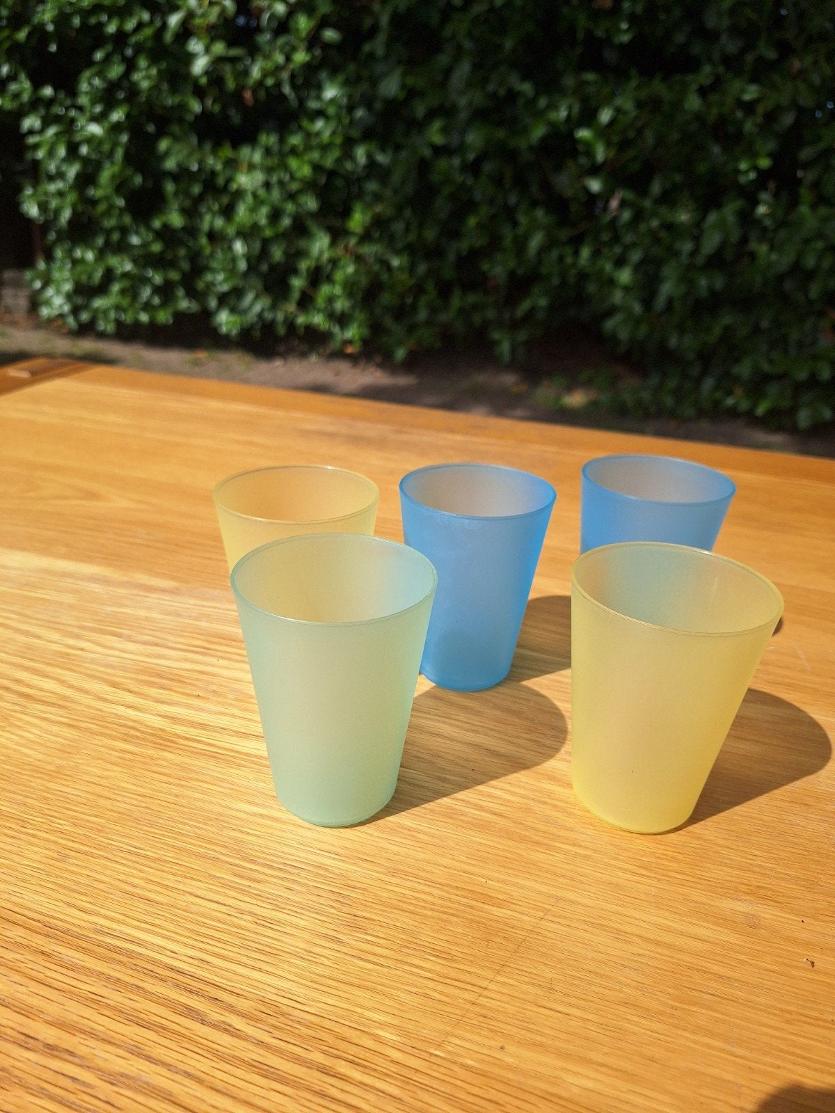Set van 5 gekleurde bekers - geel, blauw, groen, Glas of Glazen, Gebruikt, Ophalen of Verzenden, Glas