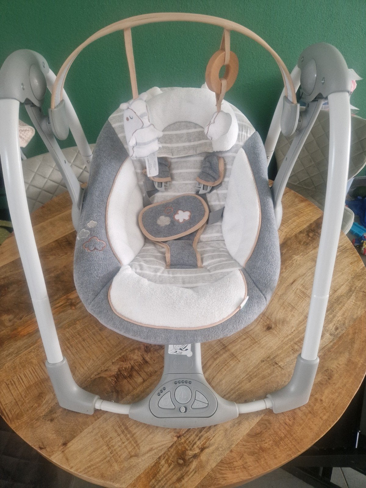 Comfortabele baby schommelstoel met speelboog, Ophalen, Zo goed als nieuw