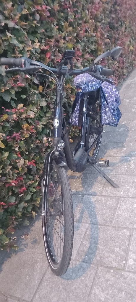 Foto 4 van Gazelle ami C7 donker blauw