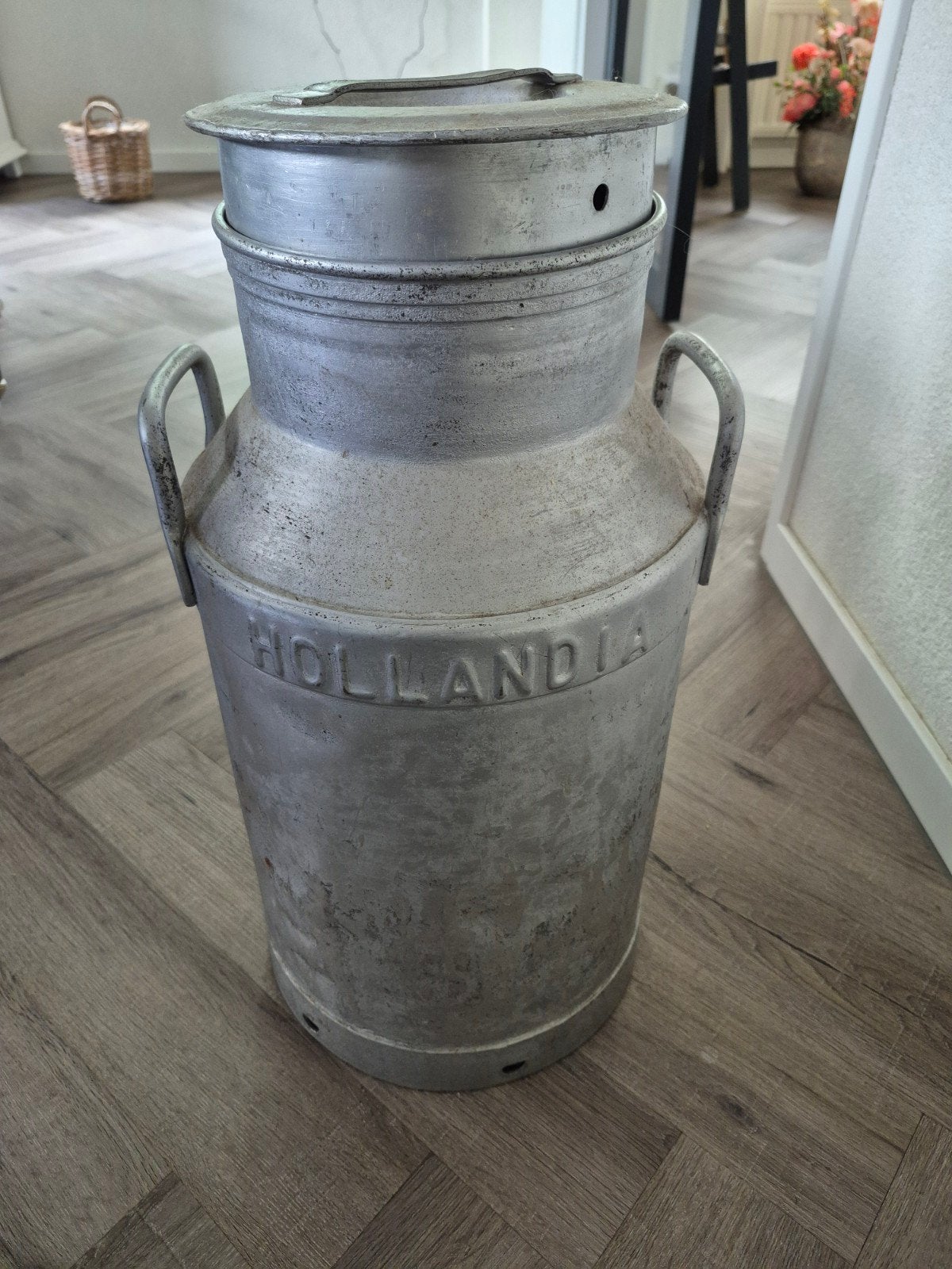 Hollandia melkbus met deksel., Ophalen