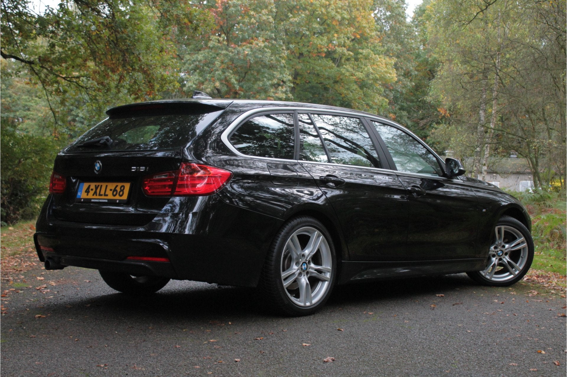 BMW 3-serie 316i M-sport | Bi-Xenon | Keyless | Navi, Automaat, 12 maanden, Gebruikt, 4 cilinders