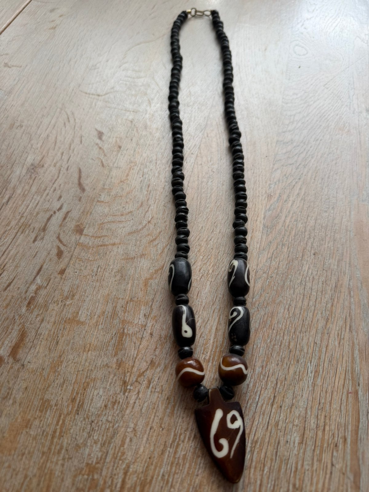 Etnische ketting met benen kralen, Ophalen of Verzenden, Zo goed als nieuw, Overige materialen