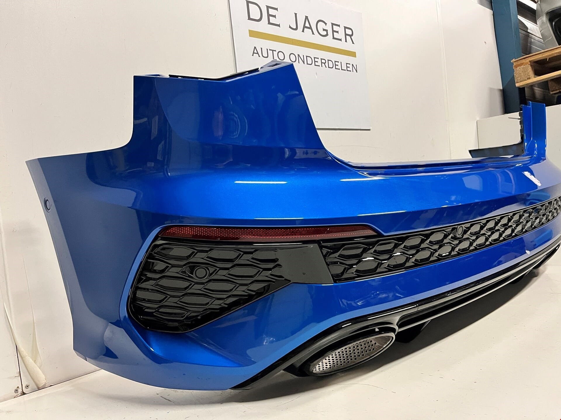 AUDI RS3 8Y ACHTERBUMPER BUMPER COMPLEET PDC 8Y4807511K 2019, Auto-onderdelen, Gebruikt, AUDI AG, Auto-Union-Strasse 1
85045  Ingolstadt, DE