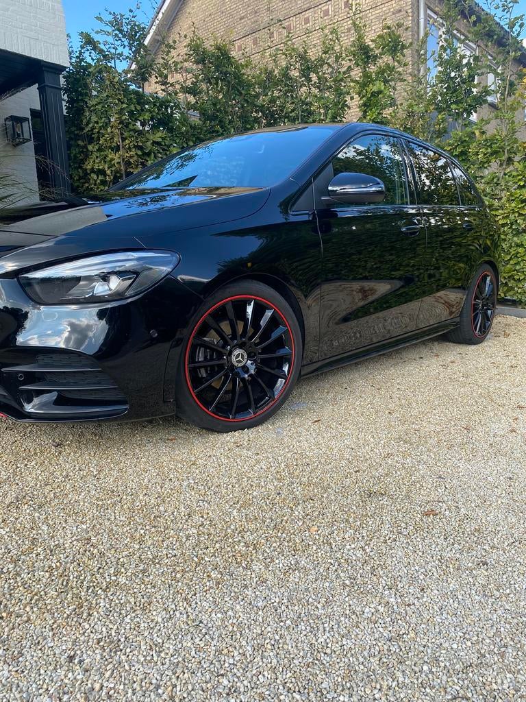 Mercedes-Benz B-Klasse B180 AMG line 136PK 7G-DCT 2020 Zwart, Auto's, 136 pk, 4 cilinders, 700 kg, Zwart