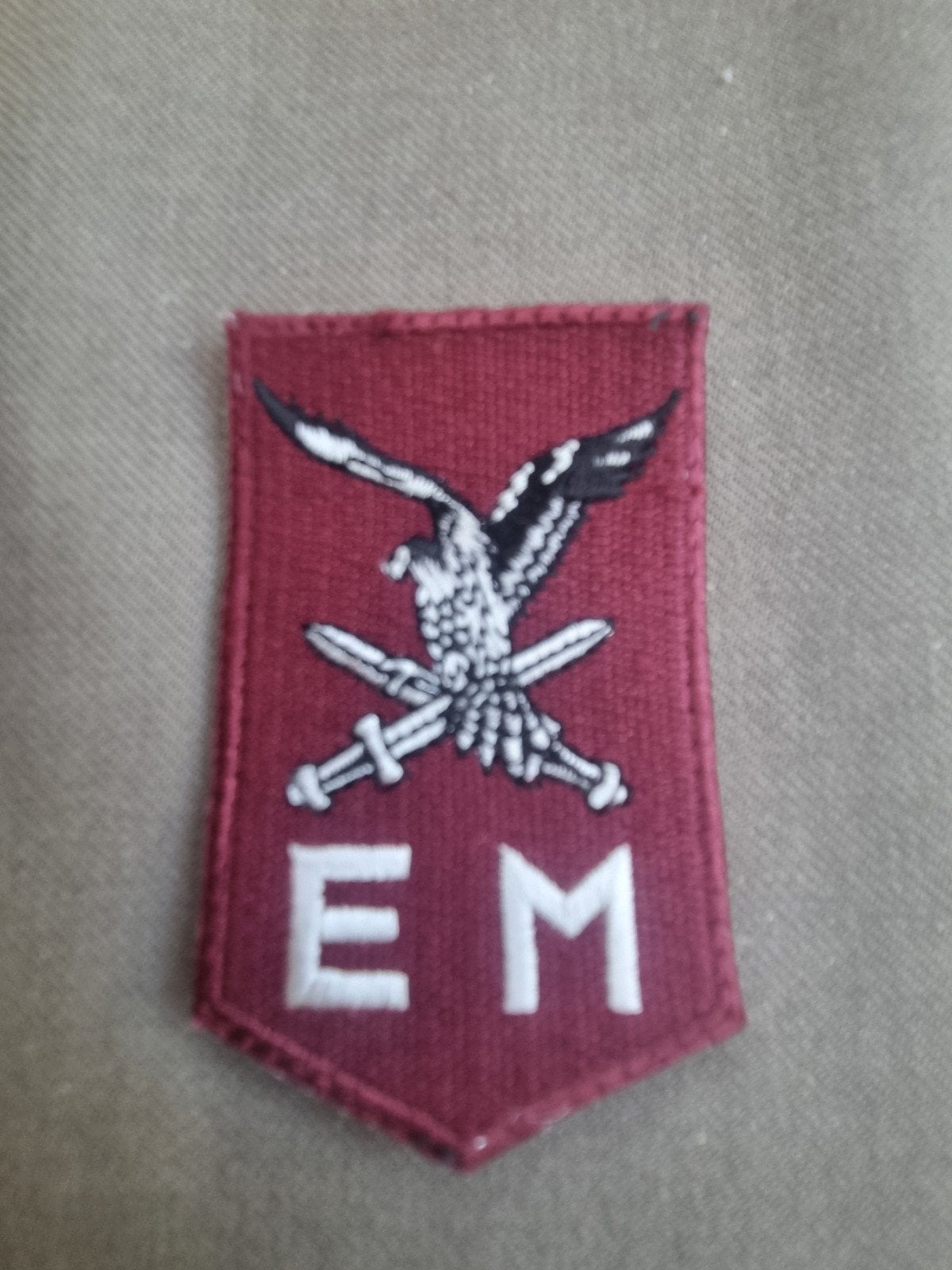 Mouwembleem DT luchtmobiele brigade EM, Ophalen of Verzenden, Landmacht, Nederland, Embleem of Badge