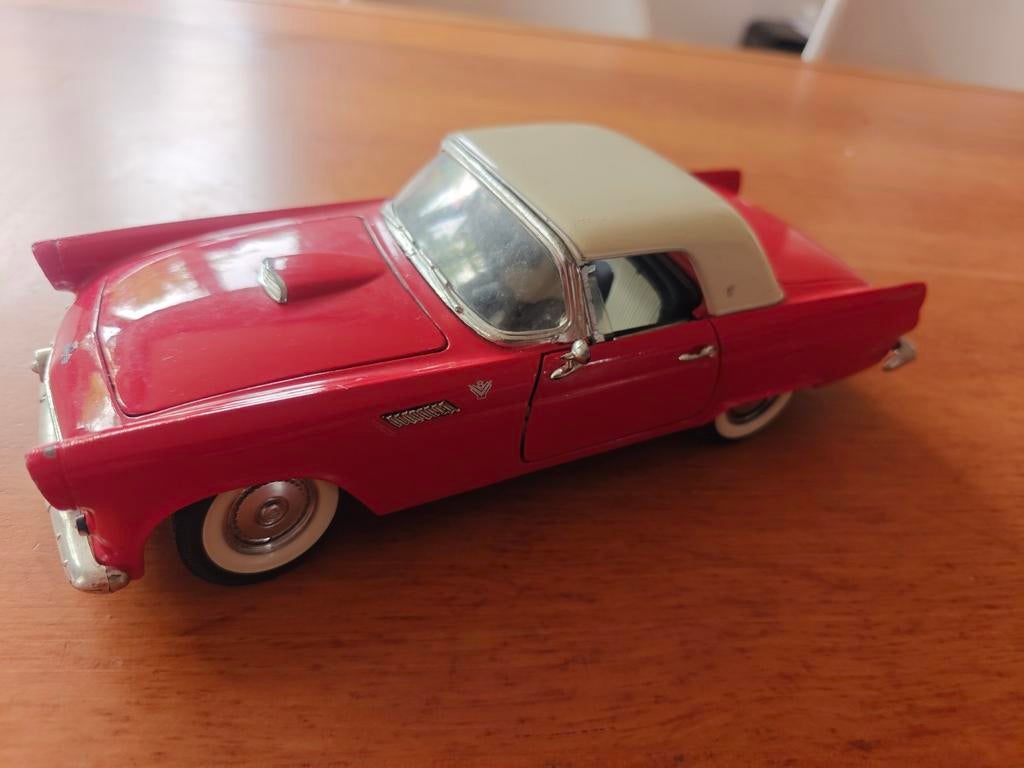 Vintage Rode Ford Thunderbird '55 Modelauto, Hobby en Vrije tijd, Modelauto's | 1:18, Ophalen of Verzenden, Gebruikt, Auto, Overige merken