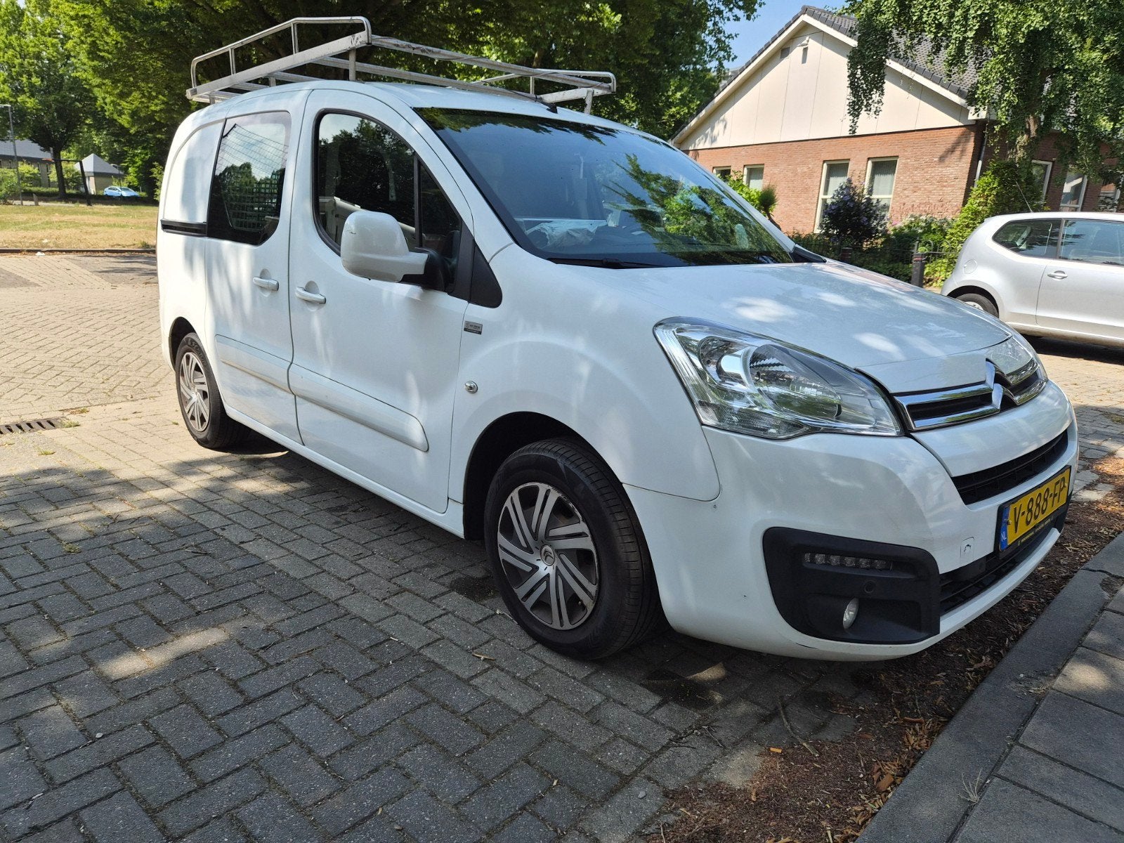 Citroën Berlingo GB 1.6 Bluehdi 100pk S&S 3pl ETG 2017, Stof, Zwart, 700 kg, Wit