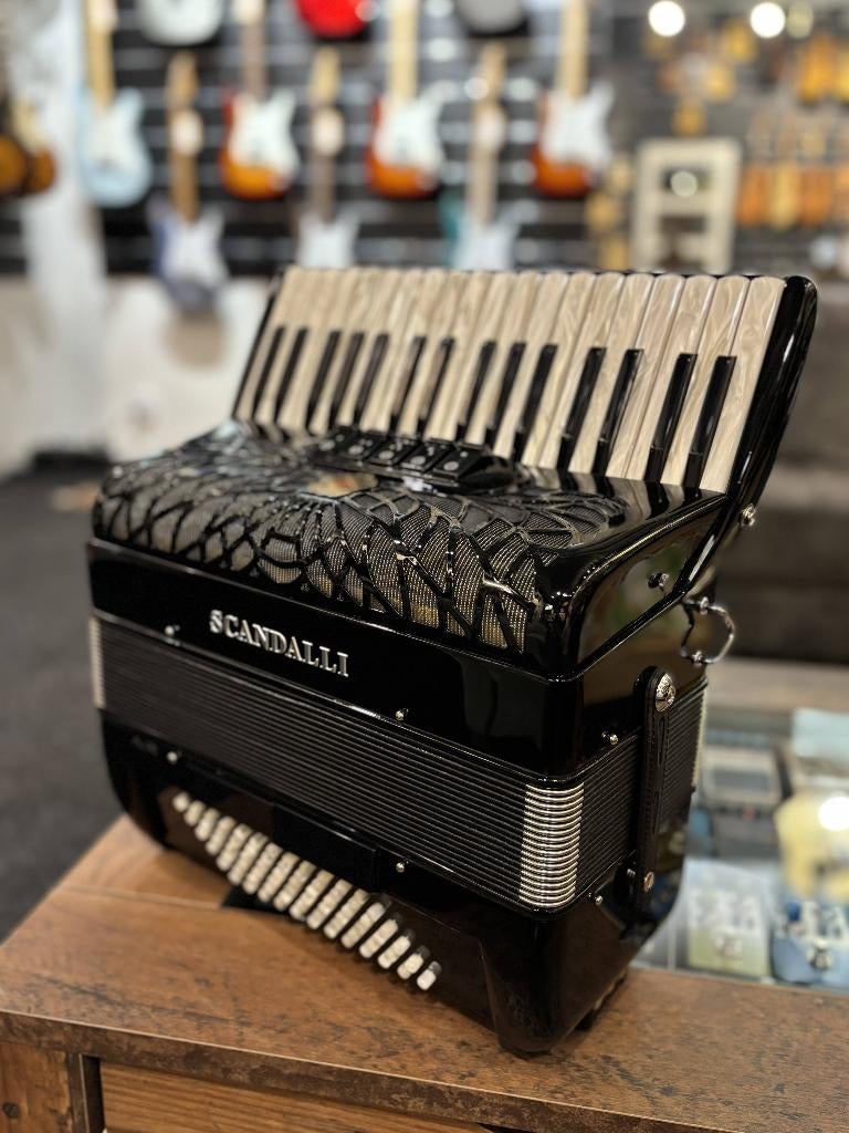 Scandalli Air Mini / DEMO model, Muziek en Instrumenten, Accordeons, 72-bas, Scandalli, Met koffer, Zo goed als nieuw