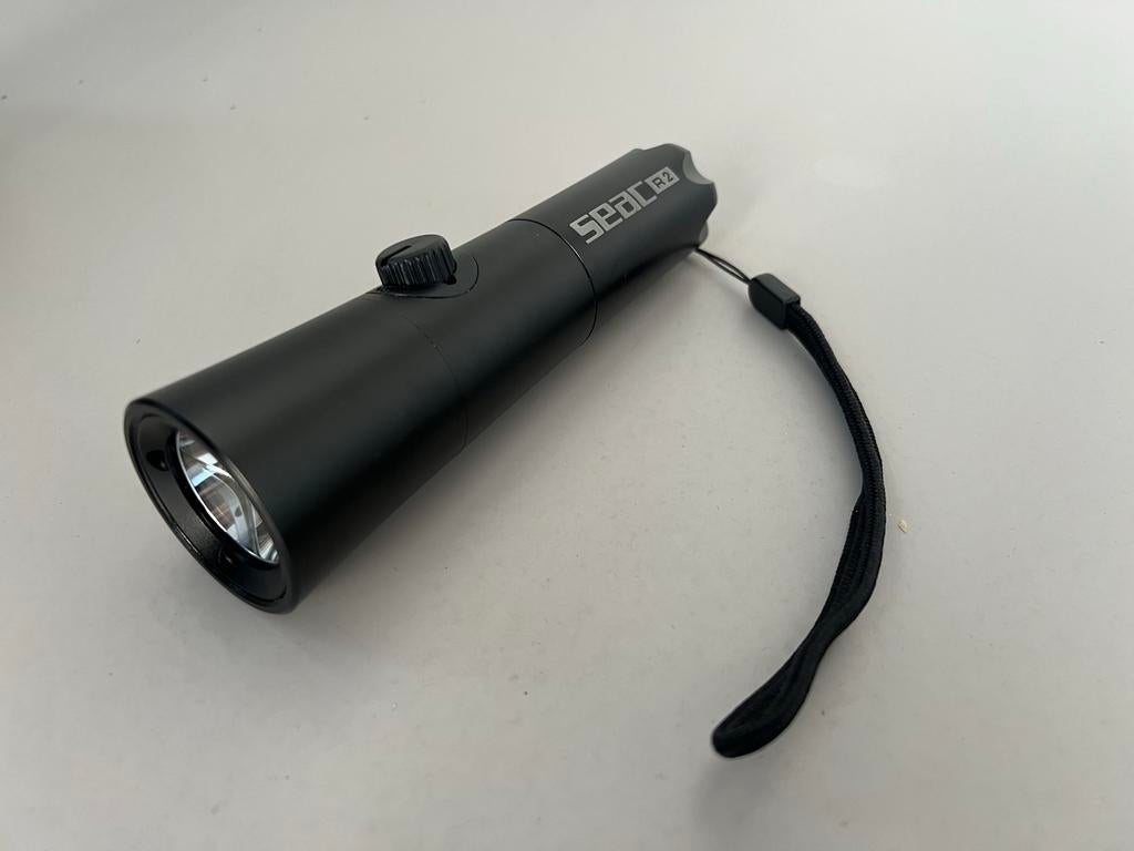 Nieuwe SEAC R2 LED duiklamp, Ophalen of Verzenden, Nieuw, Duiklamp