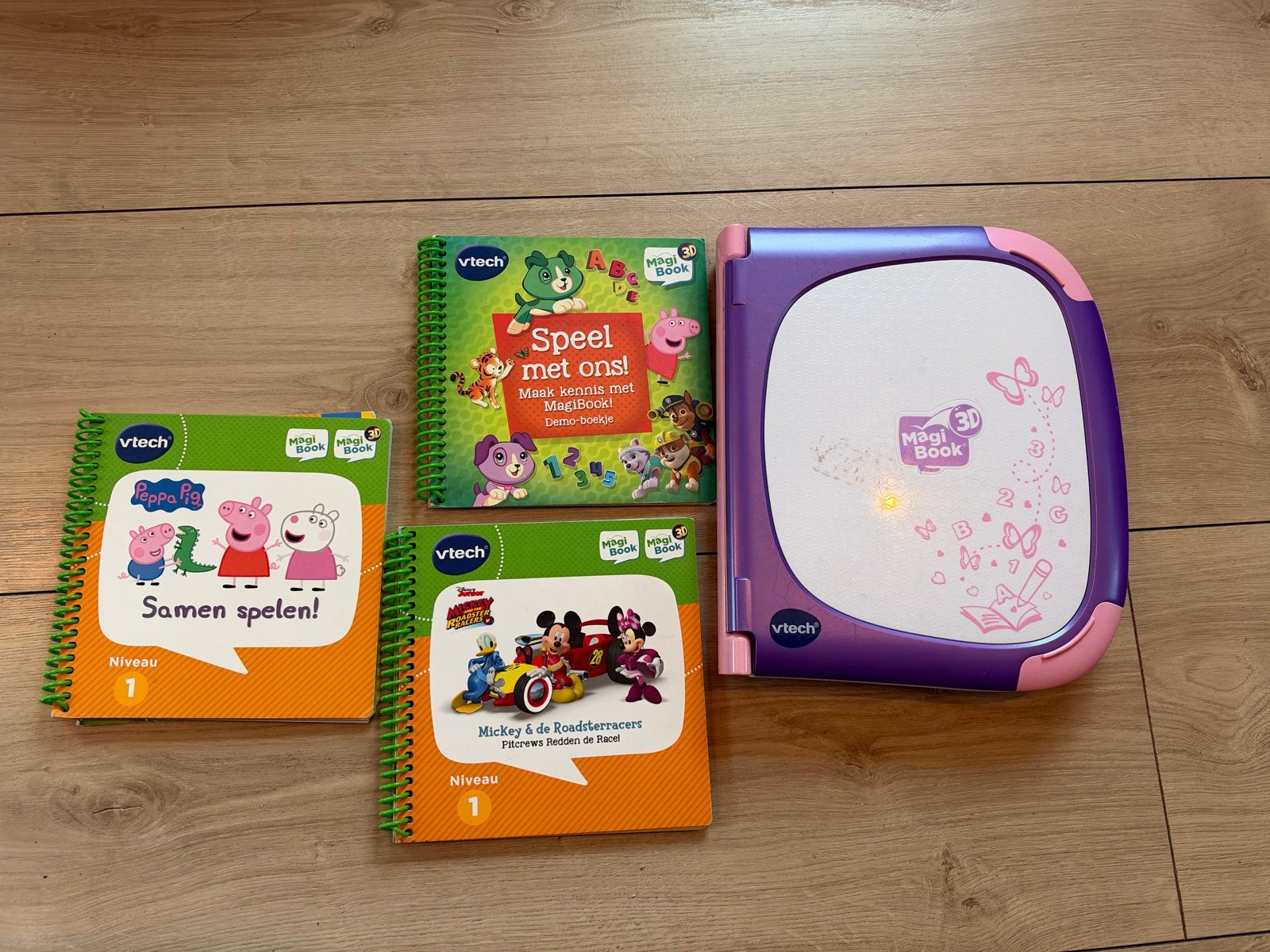 VTech MagiBook 3D met 3 boeken - Zo goed als nieuw!, Ophalen of Verzenden, Zo goed als nieuw, Taal en Lezen, Met geluid
