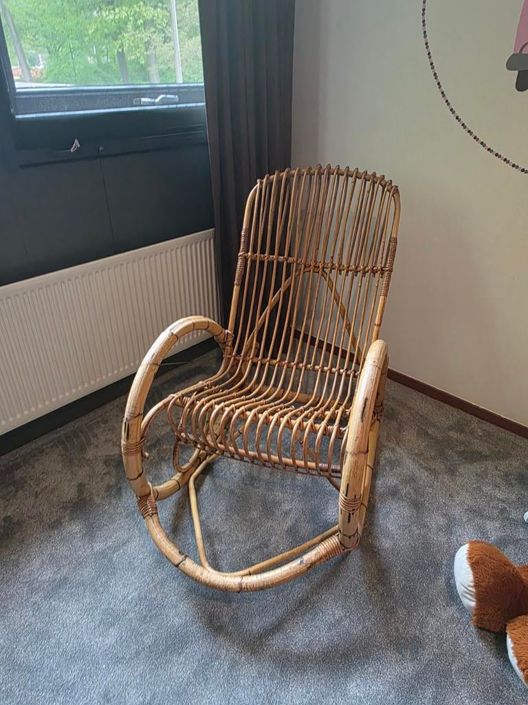 Mooie rotan schommelstoel, Ophalen, Gebruikt, Bruin, Eén