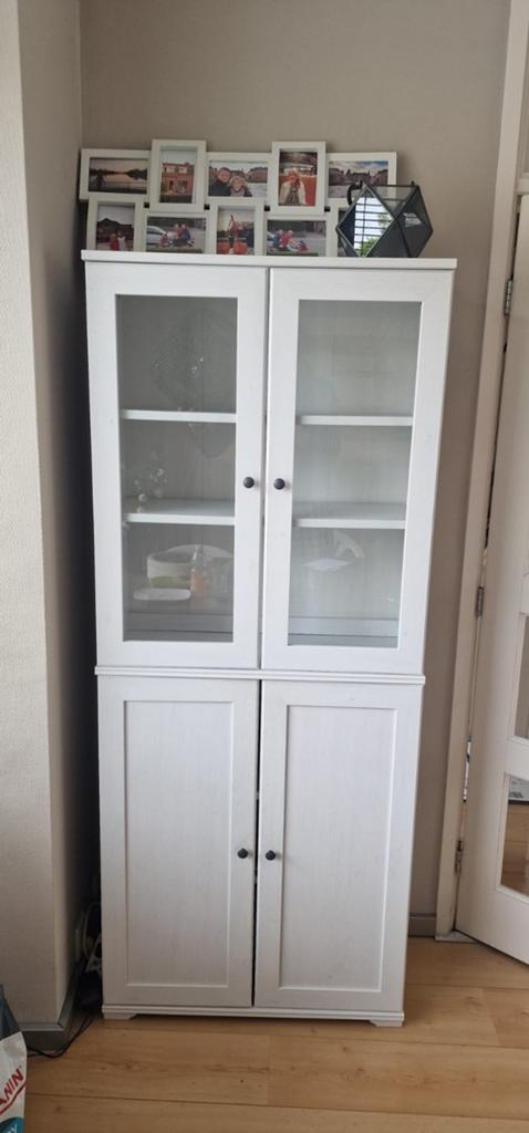 Witte Ikea kast / buffetkast met glazen en dichte deuren, Glas, 150 tot 200 cm, 25 tot 50 cm, Gebruikt