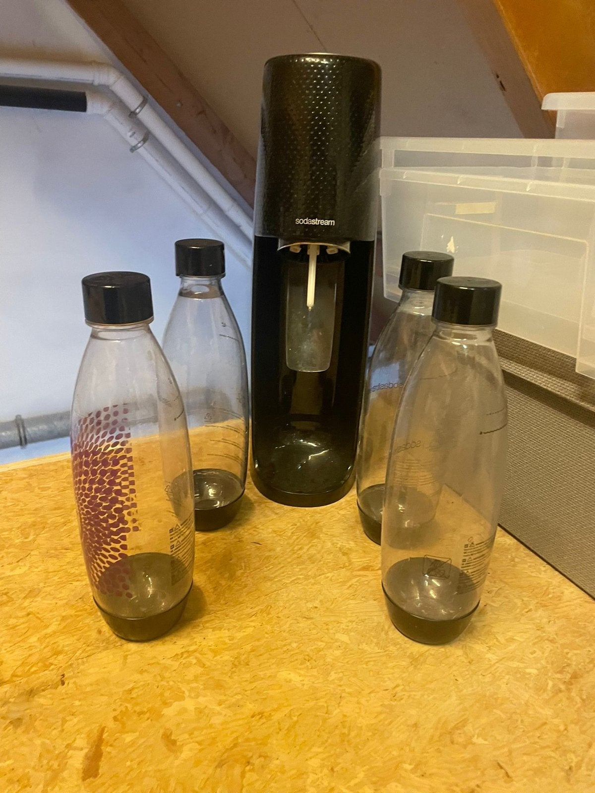 Sodastream met 4 flessen (cilinder leeg), Ophalen of Verzenden, Gebruikt