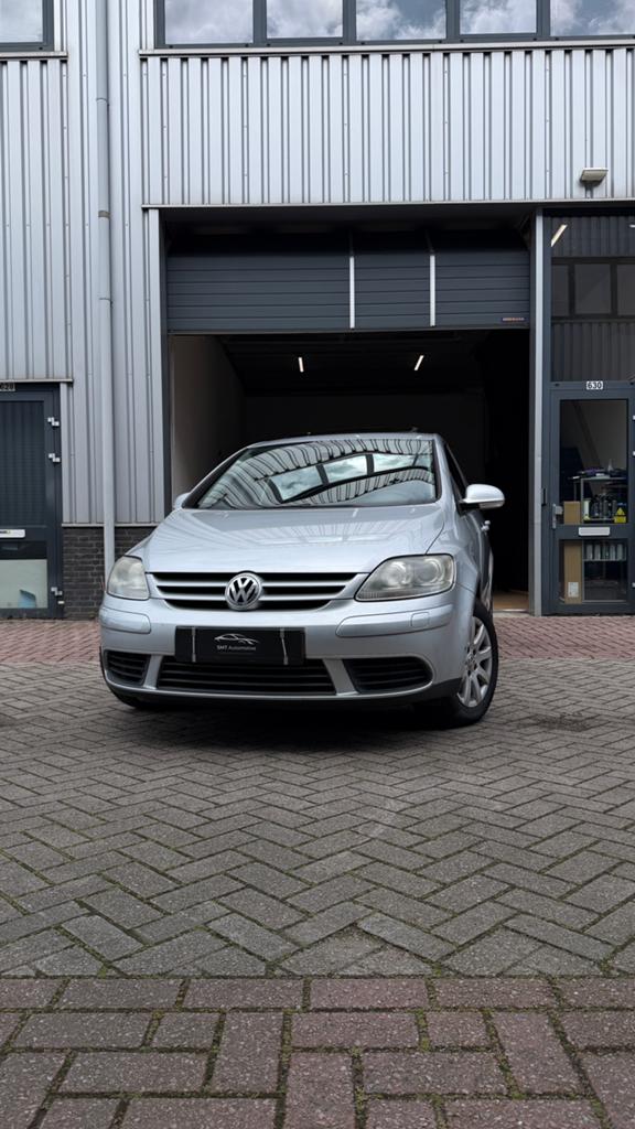 Volkswagen Golf Plus 1.6 FSI 85KW AUT 2006 Grijs, Auto's, Stof, 4 cilinders, 1331 kg, Automatische klimaatregeling