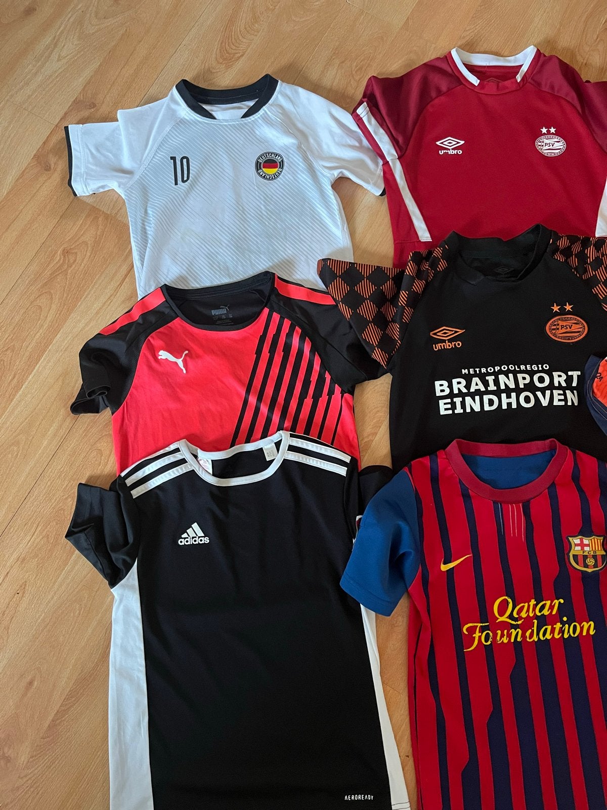 8 voetbalshirtjes maat 128 van verschillende clubs, Ophalen of Verzenden, Gedragen, Maat 38/40 (M)