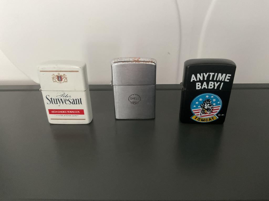 Set van 3 vintage aanstekers: Peter Stuyvesant, Shell,Tomcat, Verzamelen, Rookartikelen, Aanstekers en Luciferdoosjes, Ophalen of Verzenden