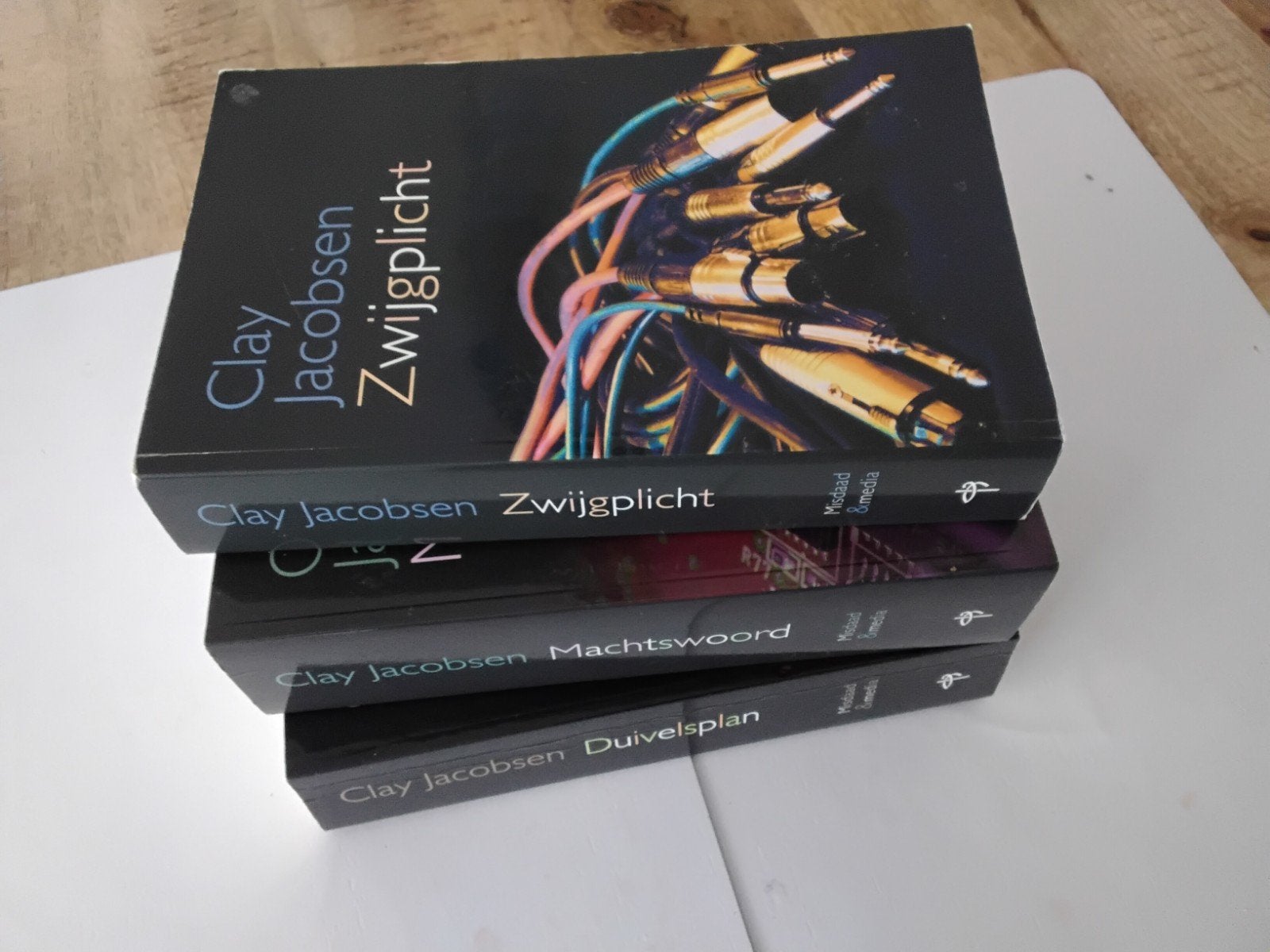 Serie  - Misdaad en Media ( Clay Jacobsen, Boeken, Ophalen of Verzenden, Zo goed als nieuw