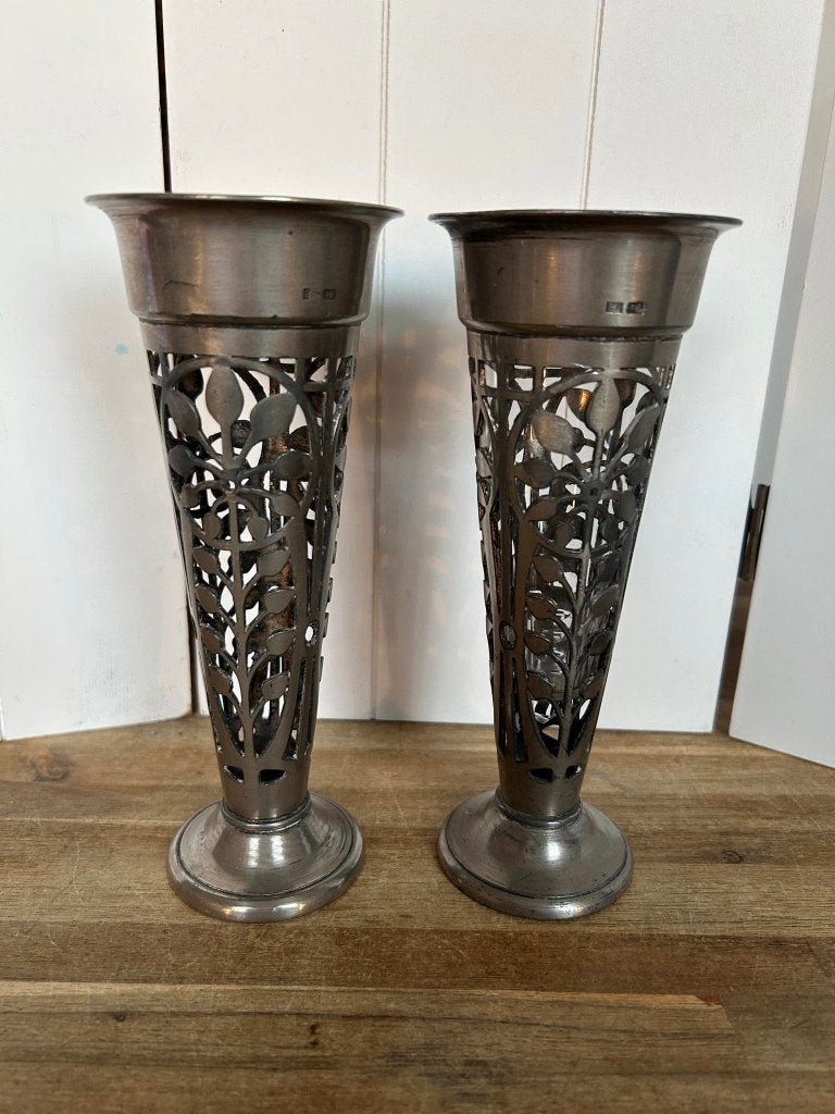 Set van twee vintage zilverkleurige trompetvazen, Antiek en Kunst, Ophalen of Verzenden