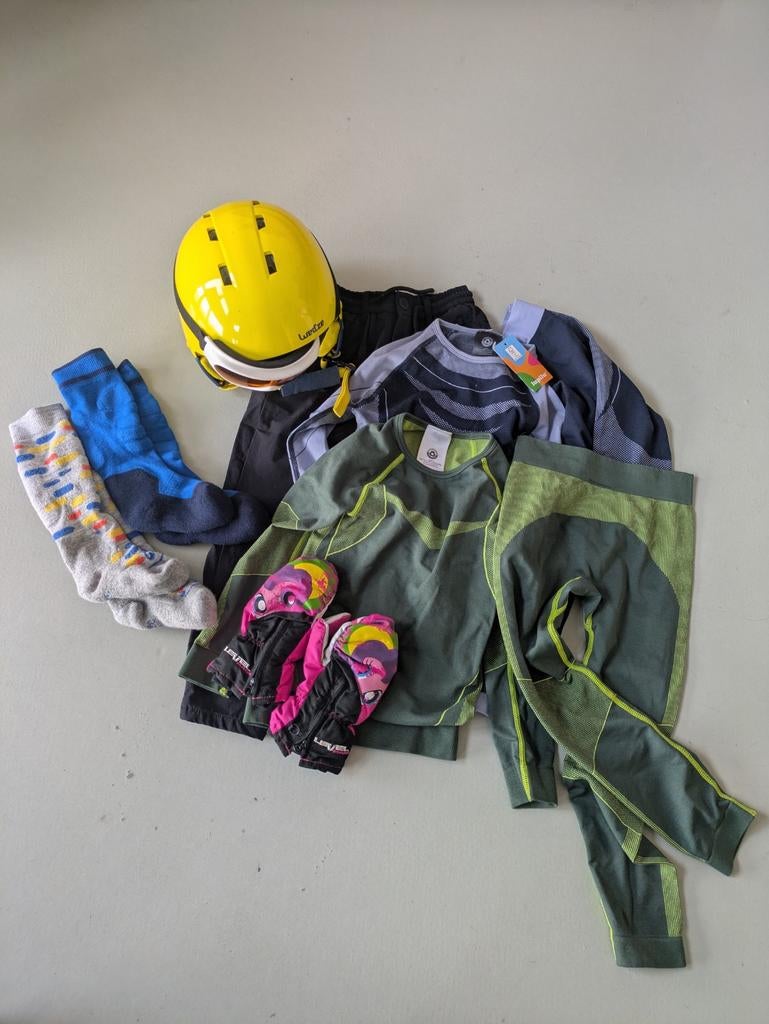 Ski helm en kleding ca 4/5 jaar, Ophalen, Zo goed als nieuw