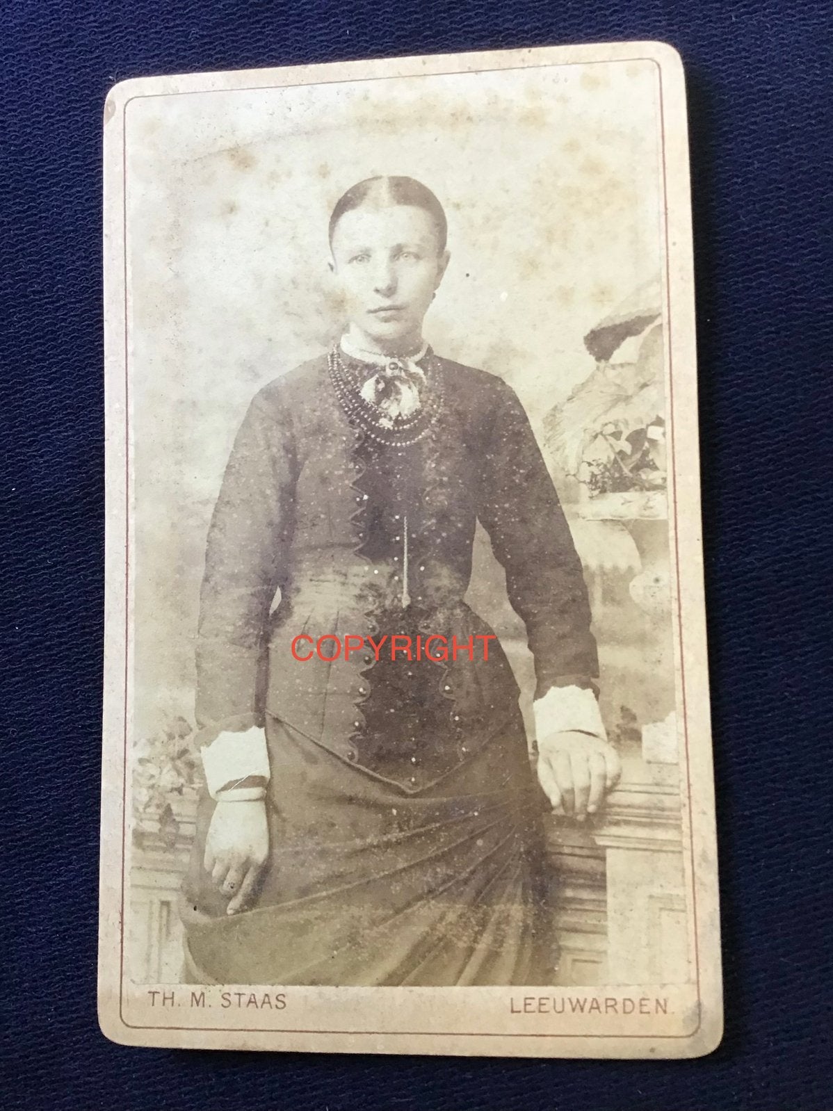 CDV, Dame, Th.M. STAAS, FIRMA E. FUCHS, LEEUWARDEN, Ophalen of Verzenden, Voor 1940, Gebruikt, Foto
