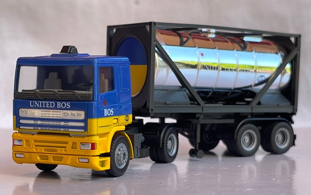 Herpa: DAF 95 XF met 20ft tankcontainer "United Transport", Hobby en Vrije tijd, Modelauto's | 1:87, Ophalen of Verzenden, Zo goed als nieuw