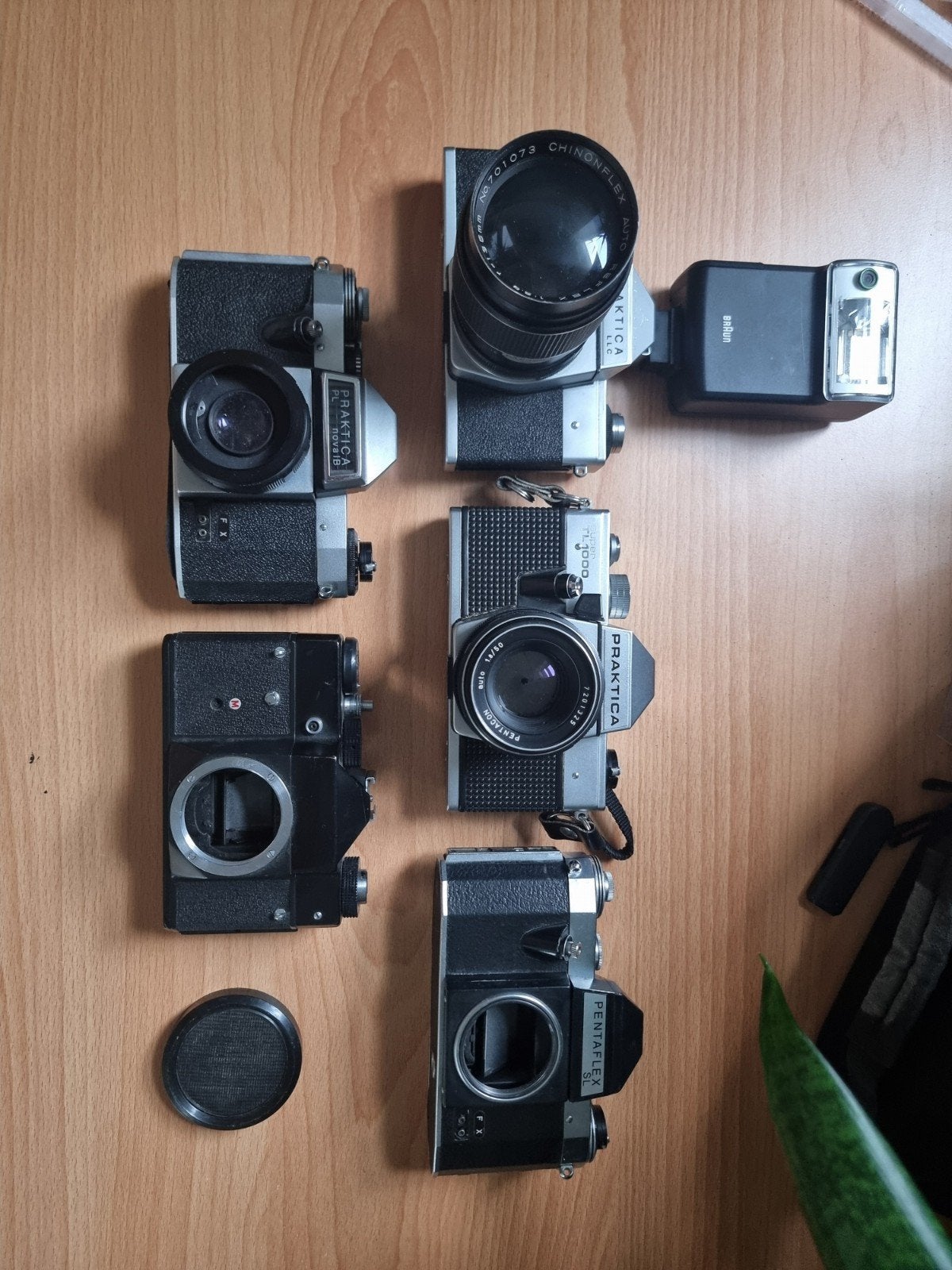 Vijf m42 schroefdraad cameras met twee lenzen en converter, Ophalen of Verzenden, Zo goed als nieuw, Spiegelreflex, Overige Merken