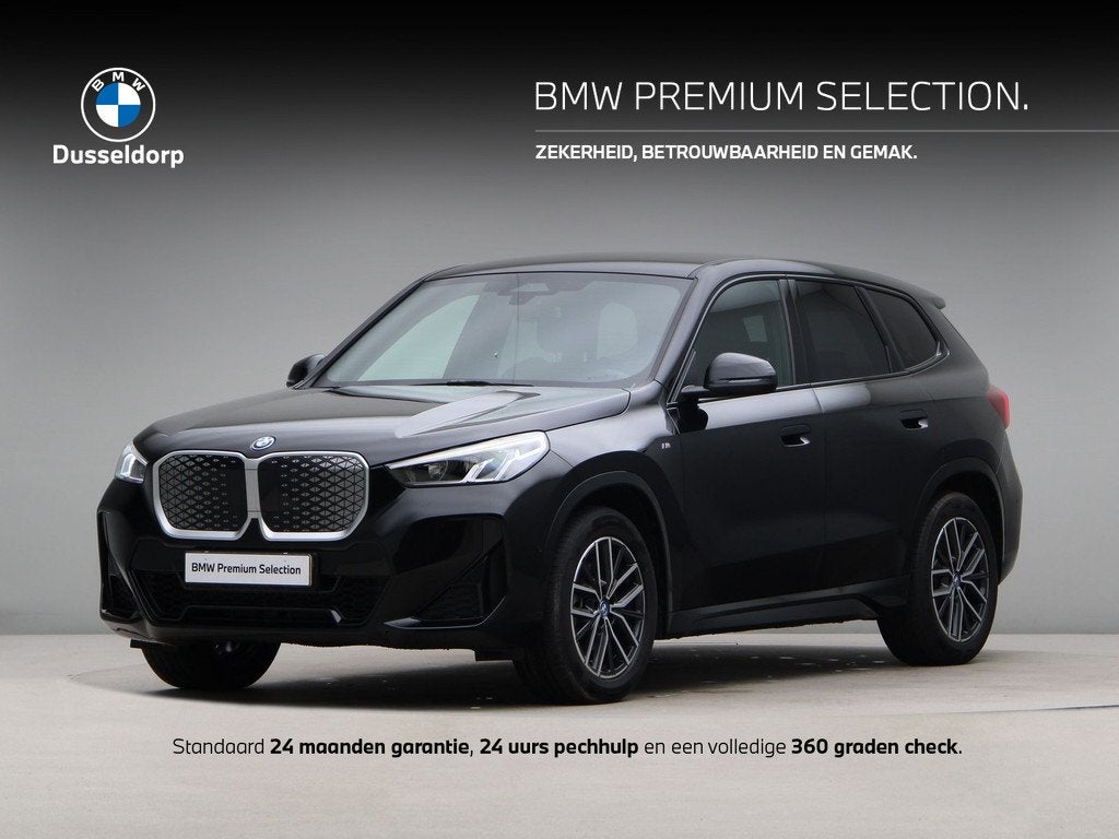BMW iX1 xDrive30 M Sport 67 kWh (bj 2025, automaat), Auto's, BMW, Automaat, Automatische klimaatregeling, Gebruikt, Zwart