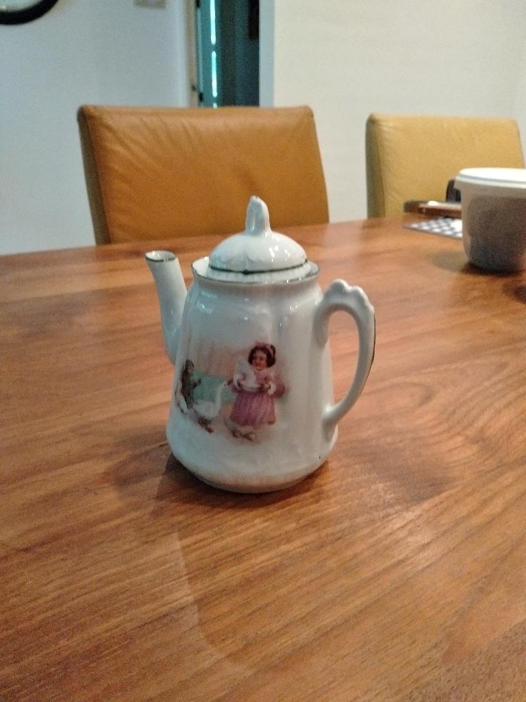Vintage theepotje, Antiek en Kunst, Antiek | Keramiek en Aardewerk, Ophalen of Verzenden