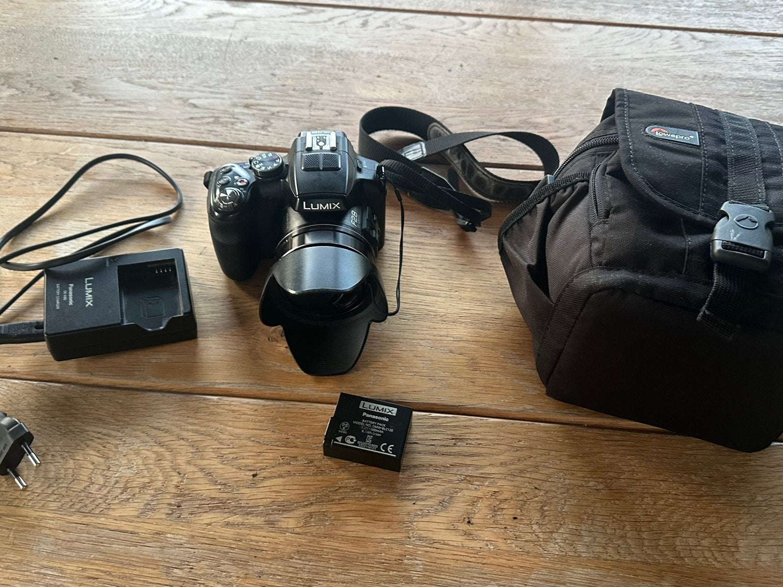 Panasonic Lumix DMC-FZ200 incl accessoires en gratis tas!, Audio, Tv en Foto, Fotocamera's Digitaal, Ophalen of Verzenden, Zo goed als nieuw