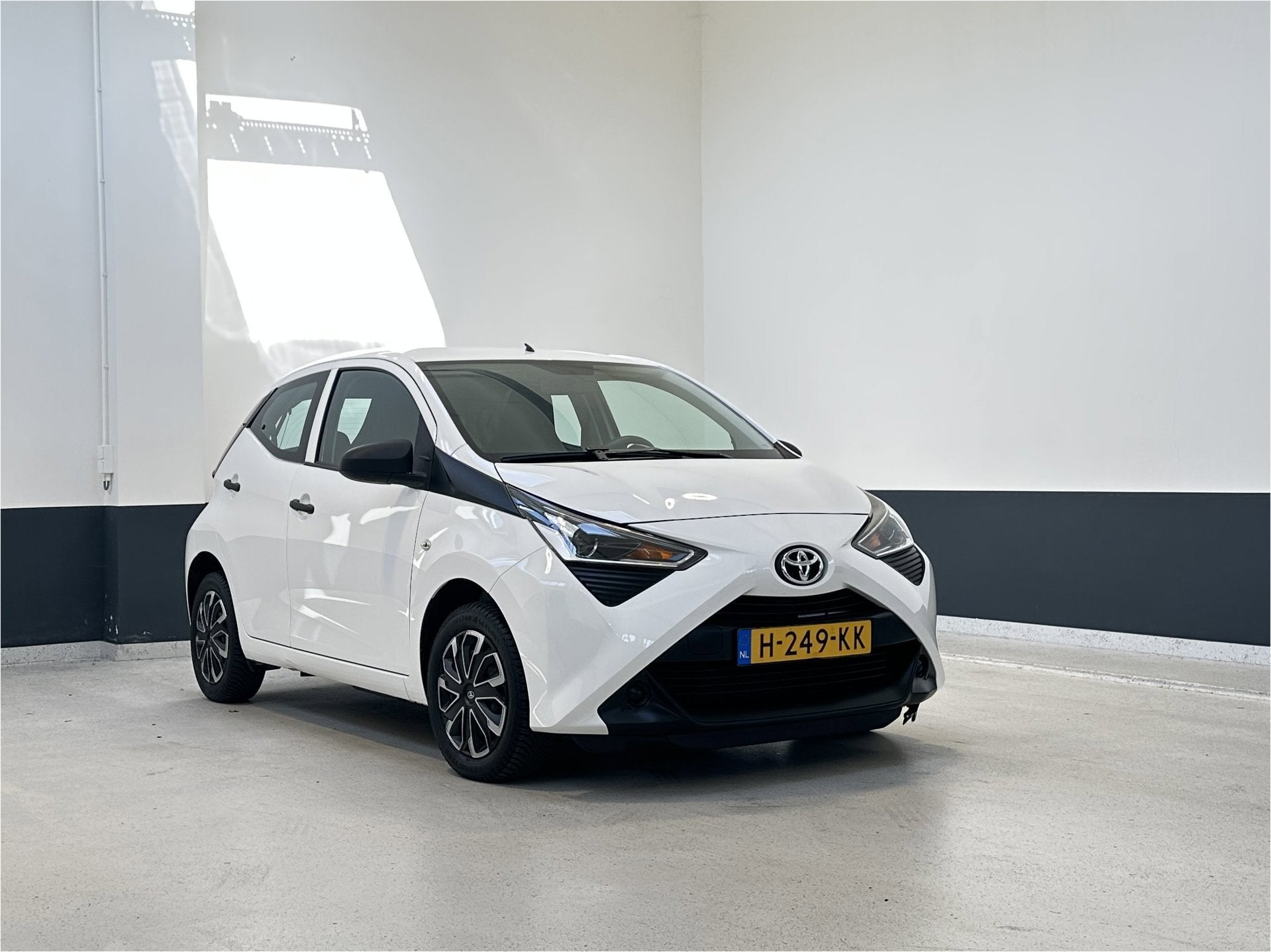 Toyota Aygo 1.0 VVT-i x-fun| NL| 1 Eig | Airco| C.V | Blueto, Stof, Gebruikt, 4 stoelen, Wit