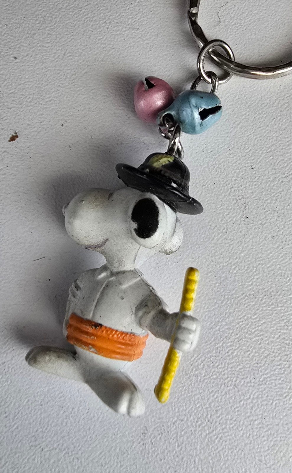 Snoopy sleutelhanger met belletjes en hoedje, Ophalen of Verzenden, Gebruikt, Knuffel of Figuurtje