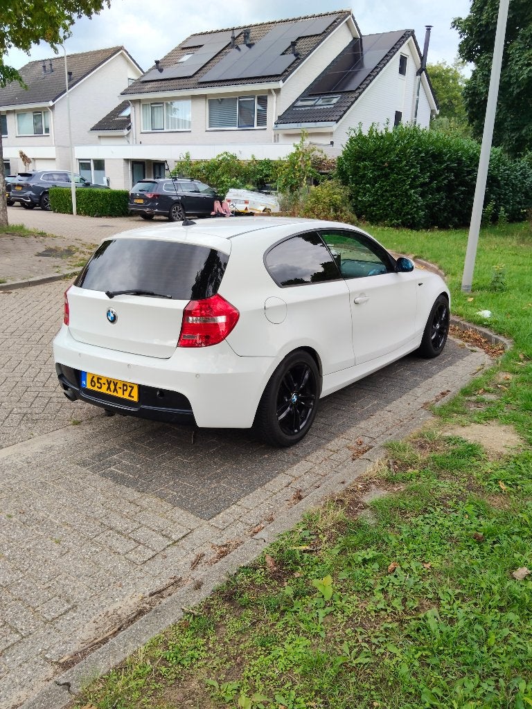 BMW 1-Serie 2.0 118I 3DR 2007 Wit, Auto's, 1-Serie, 1995 cc, Zwart, Wit