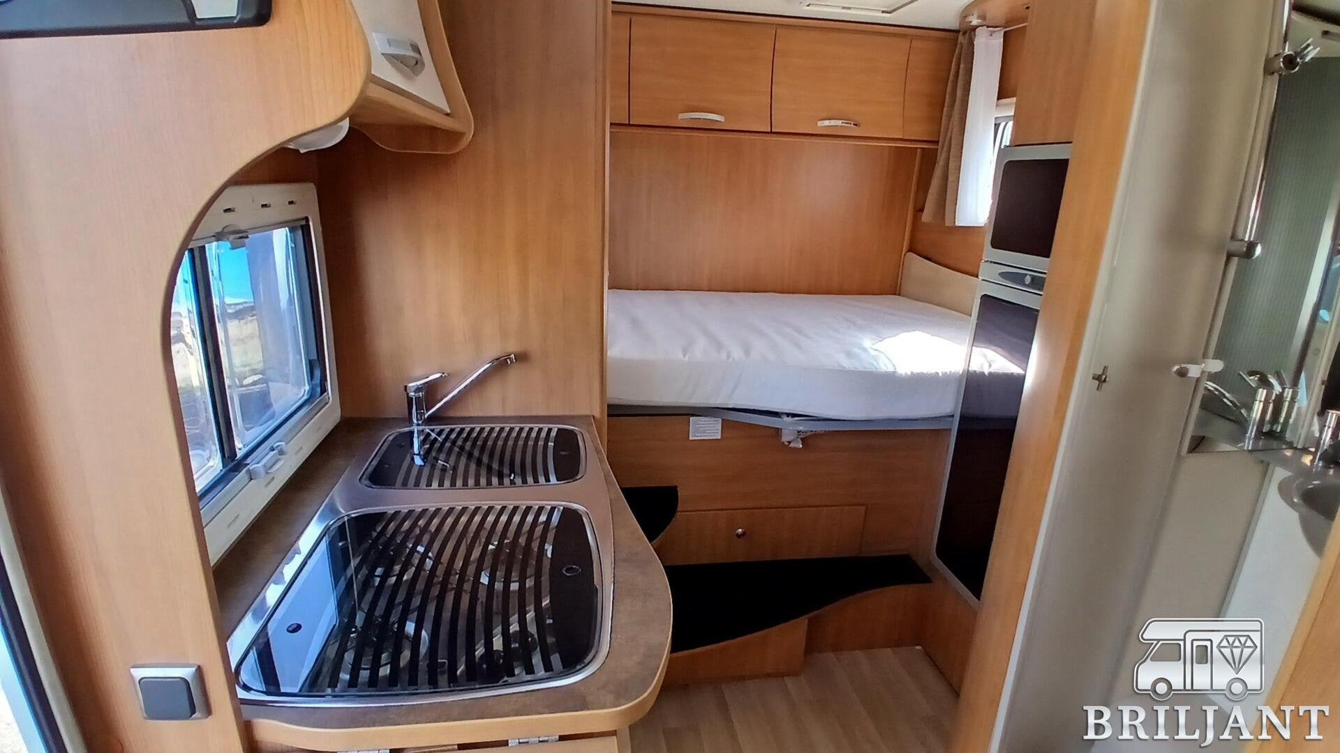 Foto 15 van Chausson FLASH 16... 2011 dwarsbed/hefbed