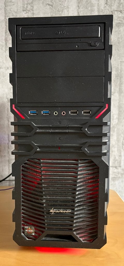 Sharkoon (gaming) PC + 2 Monitoren + gamingmuis, Gebruikt, Sharkoon, 8 GB, AMD Ryzen 5