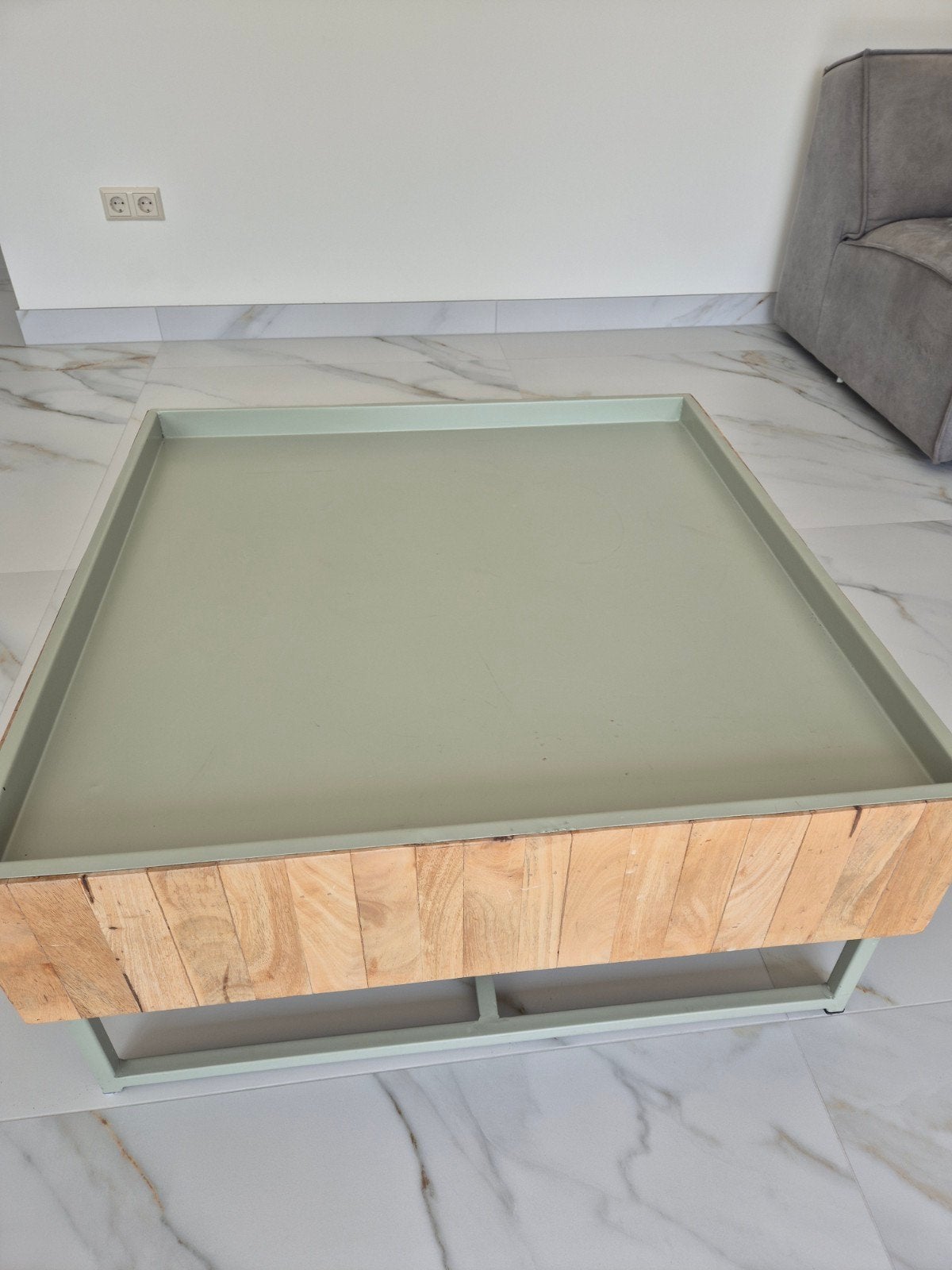 Salontafel met houten zijkanten en metalen onderstel, Gebruikt, 50 tot 100 cm, Modern, Industrieel, Vierkant
