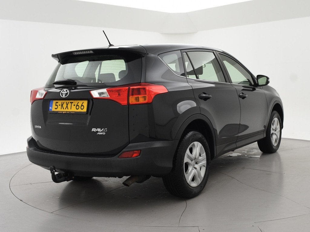 Toyota RAV4 2.0 152 PK 4WD HANDGESCHAKELD + TREKHAAK 2000 KG, Auto's, Stof, Gebruikt, Euro 6, 4 cilinders