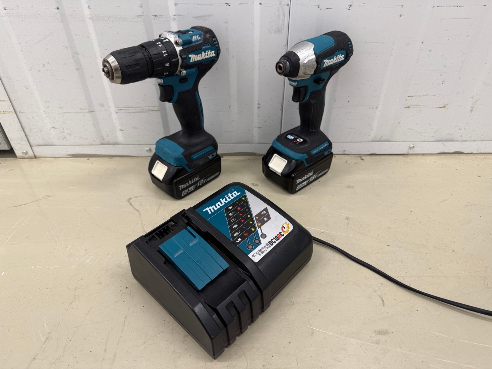 Makita DLX2220, Ophalen of Verzenden, Zo goed als nieuw