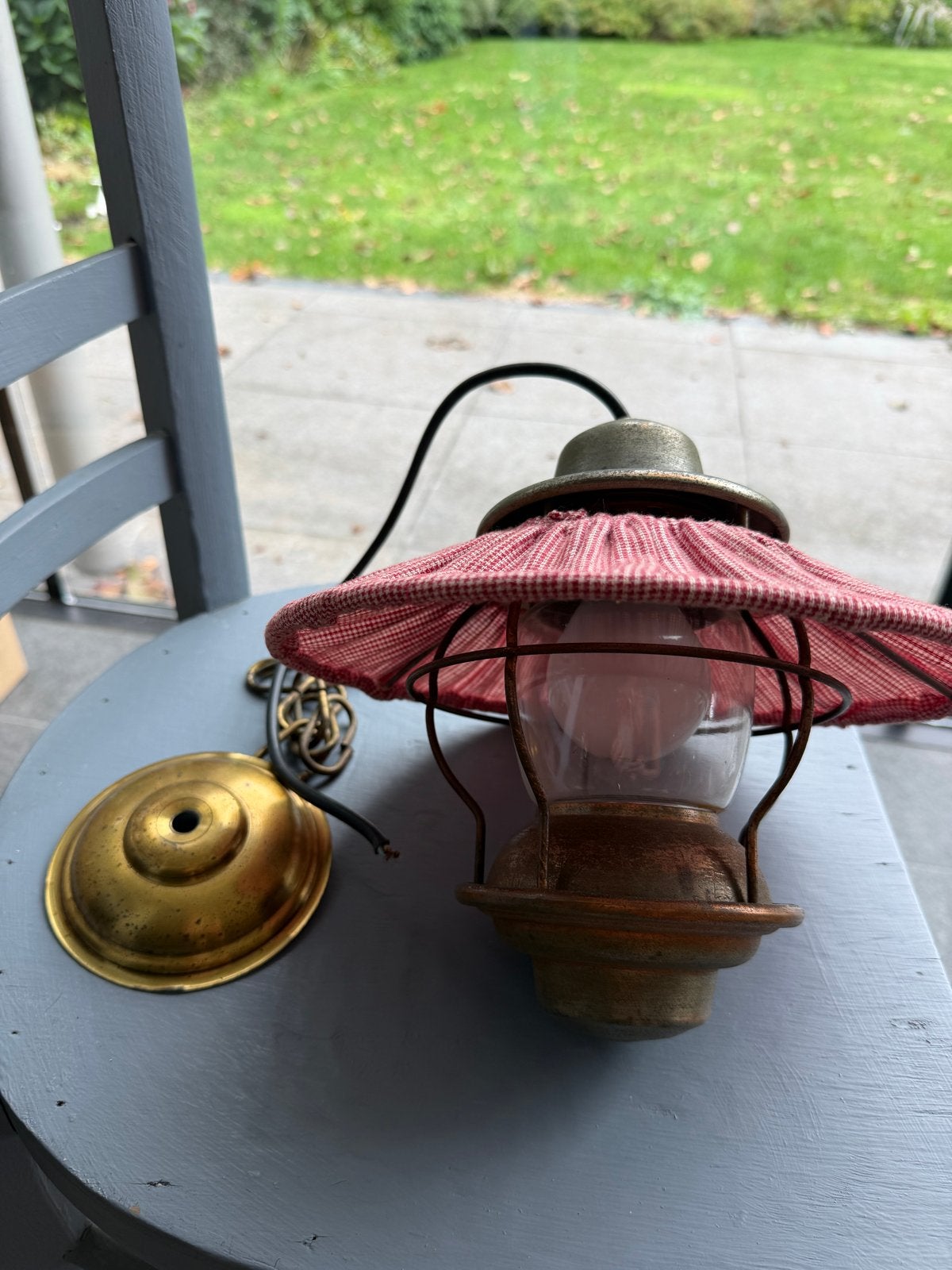 Vintage hanglamp met rood-wit geruite kap, Ophalen of Verzenden