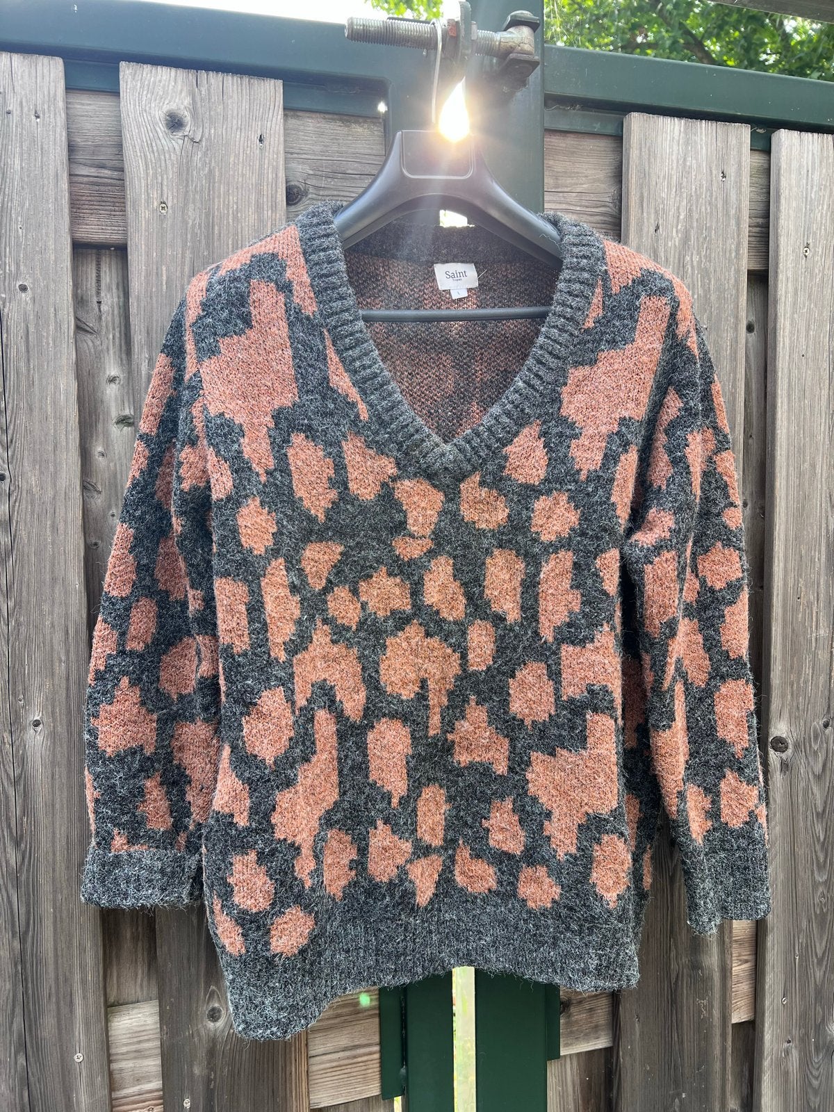 Saint trui met luipaardprint - Maat L, Kleding | Dames, Truien en Vesten, Ophalen of Verzenden, Gedragen, Maat 42/44 (L), Grijs