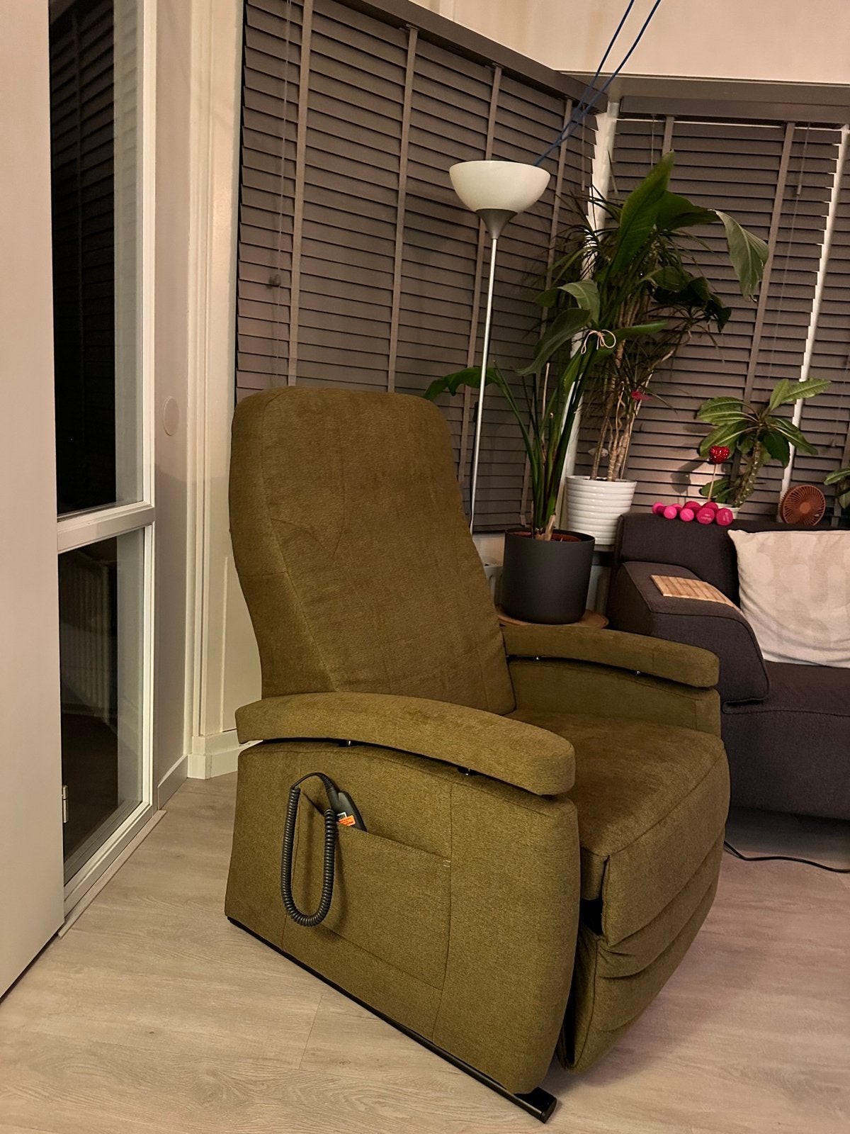 Electrische stoel xxl met anti decubitus zitkussen, Minder dan 75 cm, Ophalen of Verzenden, Zo goed als nieuw, Stof