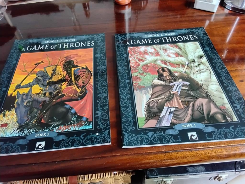 2 strips A - game of Thrones, Boeken, Stripboeken, Meerdere stripboeken, Ophalen of Verzenden, Gelezen